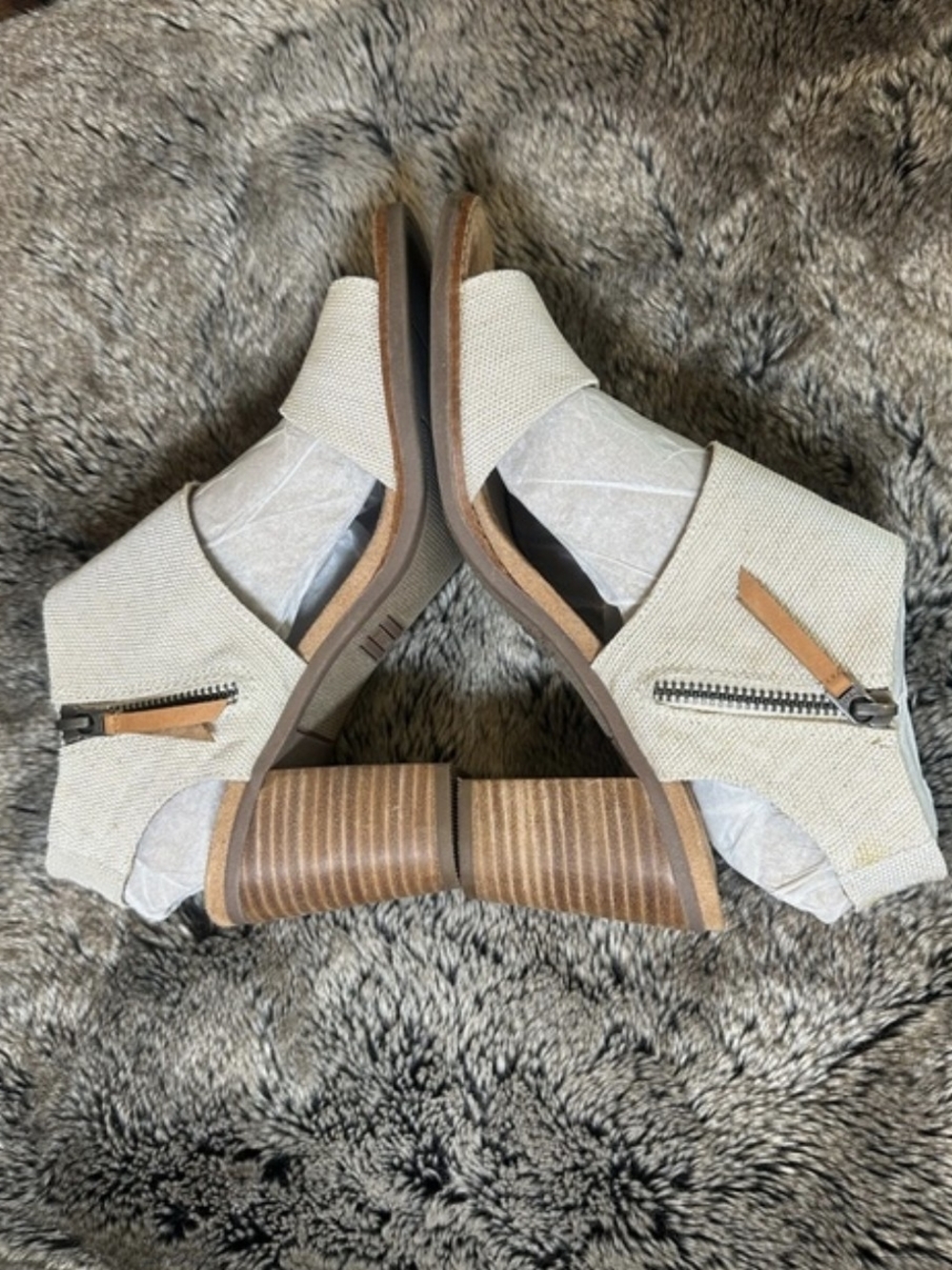 Toms Cream Open-Toe Stacked Block Heel Sandals